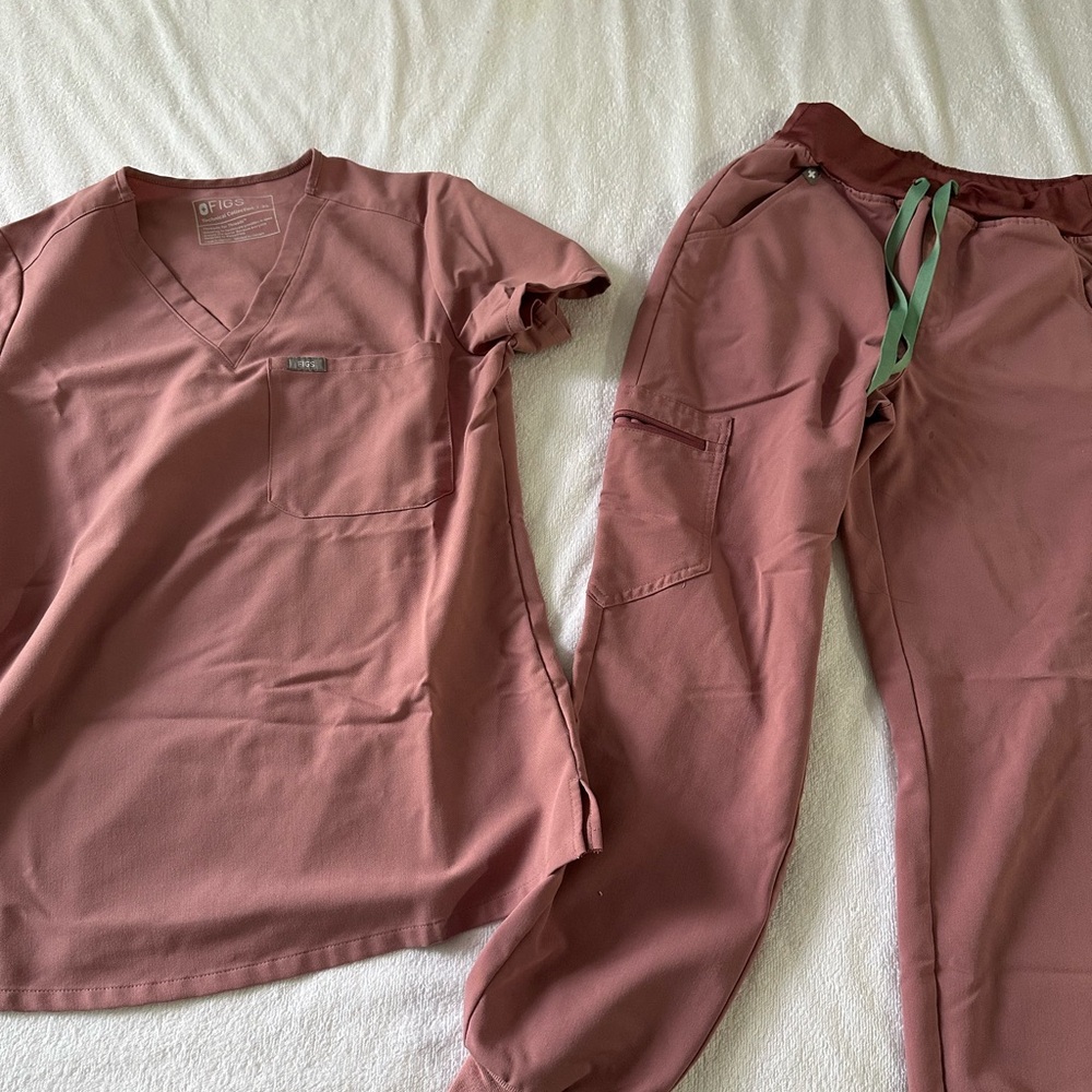 Figs dusty pink scrub set xs/p